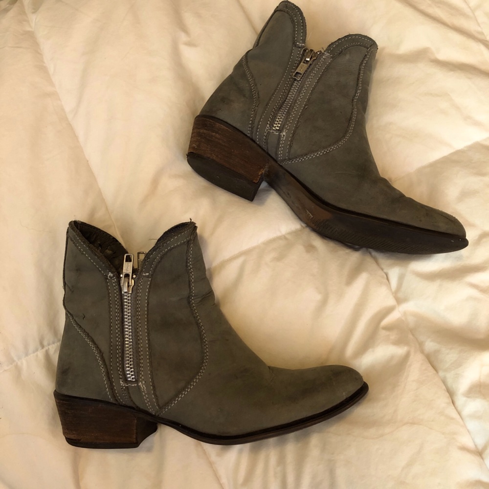 Steve Madden gray boots